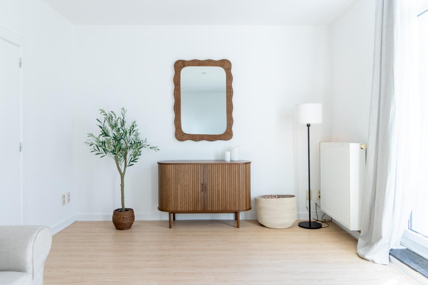 Bright, Spacious & Perfectly Located In The Heart Of * Gent