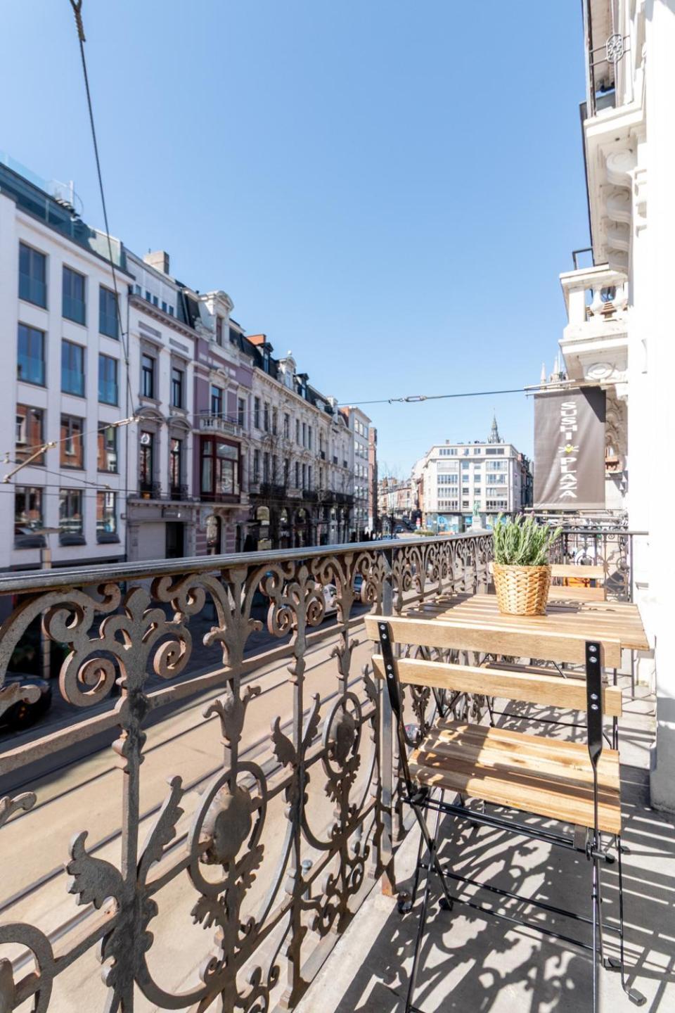 Bright, Spacious & Perfectly Located In The Heart Of * Gent